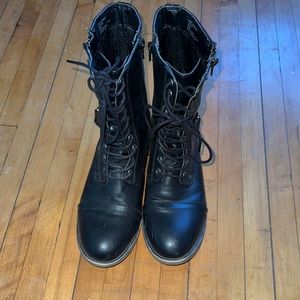 Combat style boots